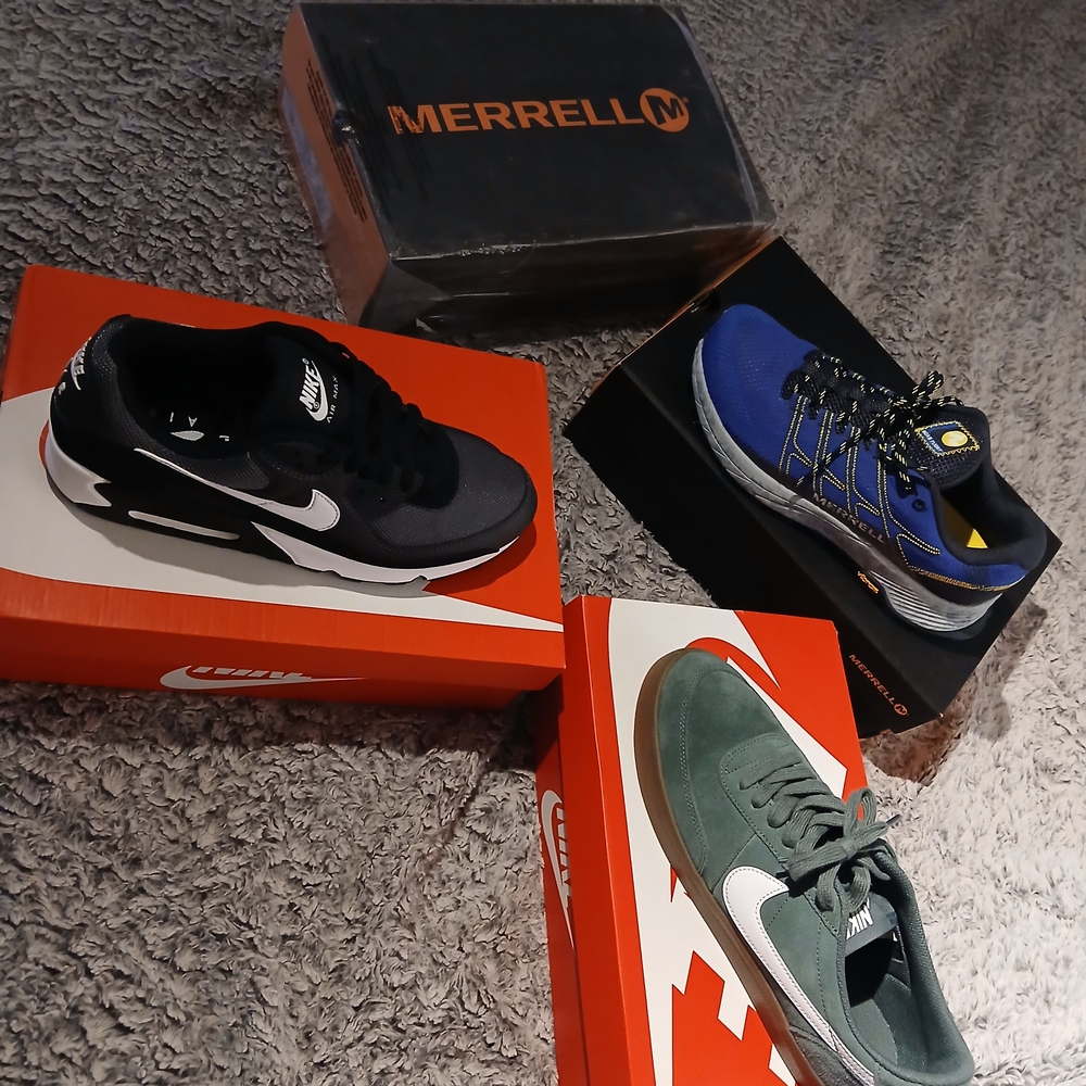 Nike Men's Black and White Sneakers